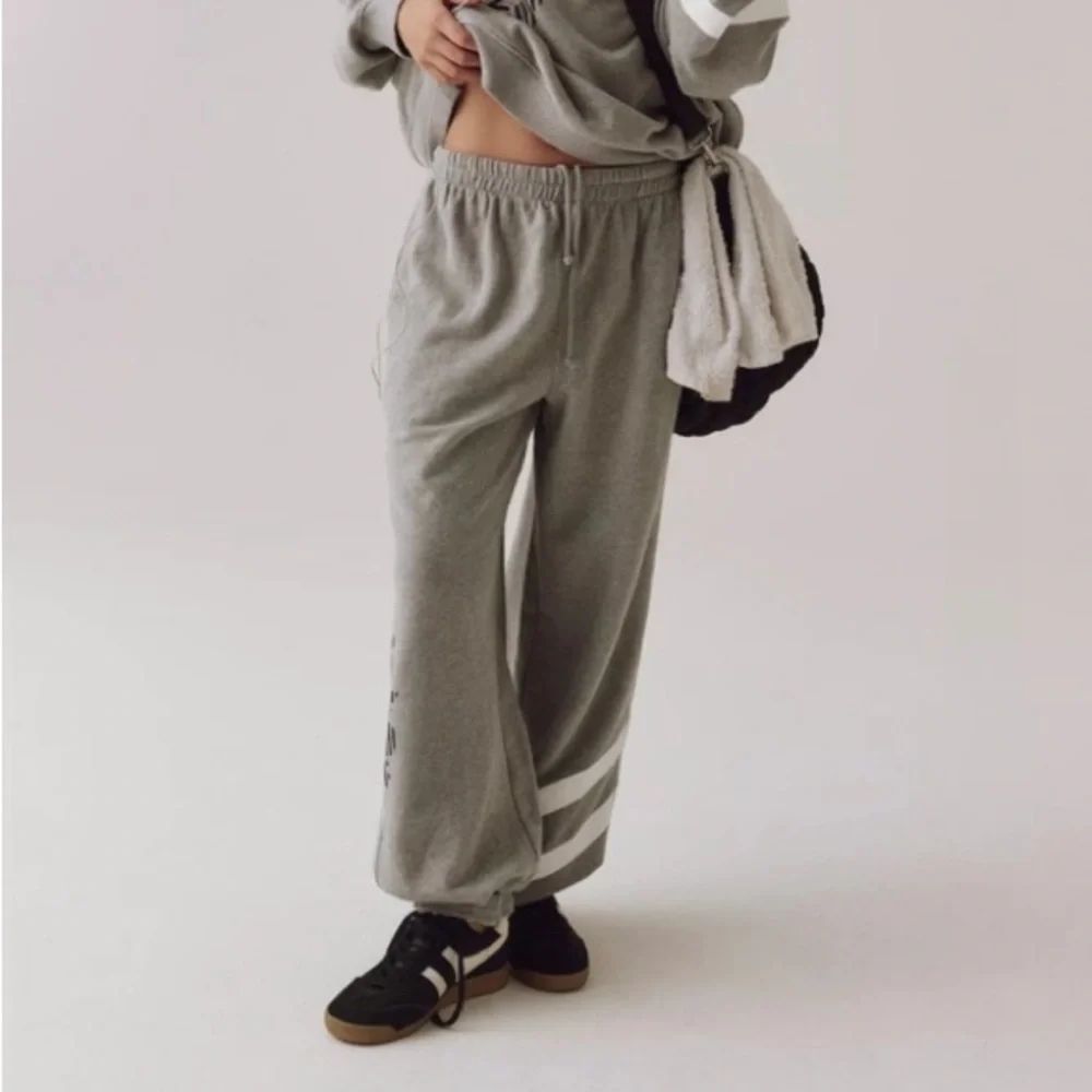 FP MOVEMENT All Star Logo Jogger Pants NWT Heather Gray Pink Black - Picture 3 of 10